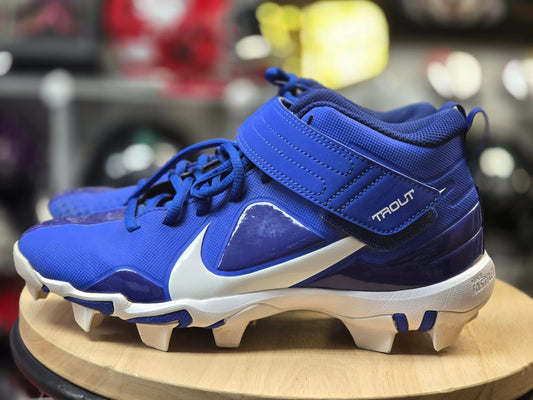 Used Nike Football Cleats (Size 6)