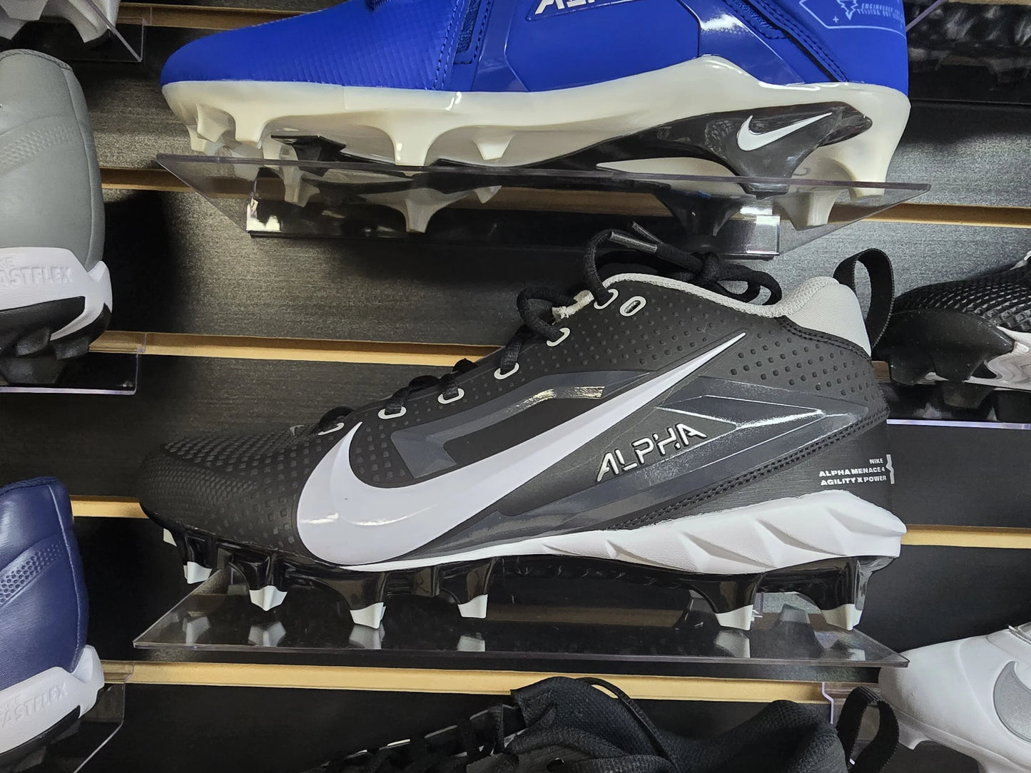 Nike Alpha Menace 4 Varsity Football Cleats