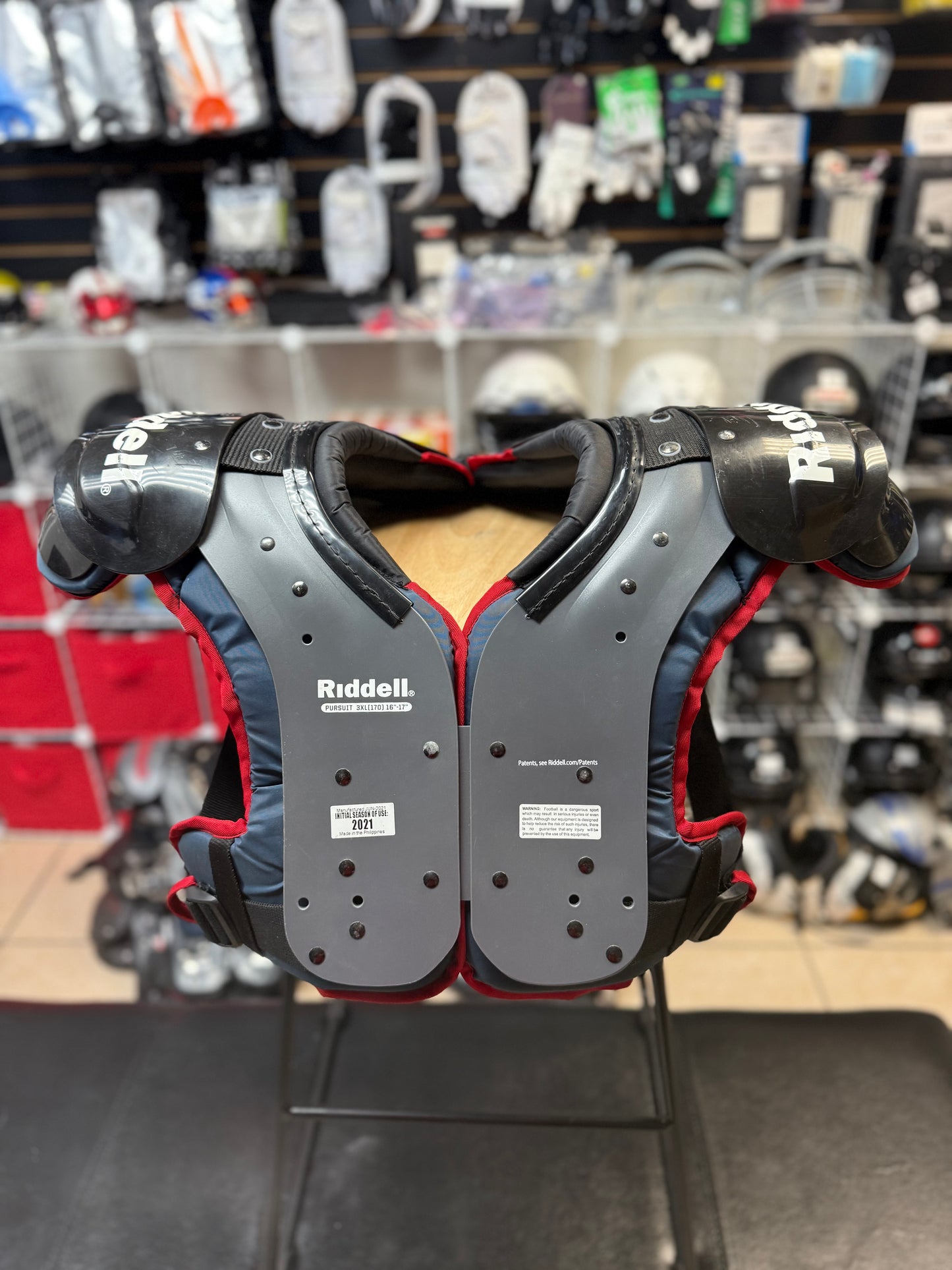 Used Riddell Youth 3XL Shoulder Pads